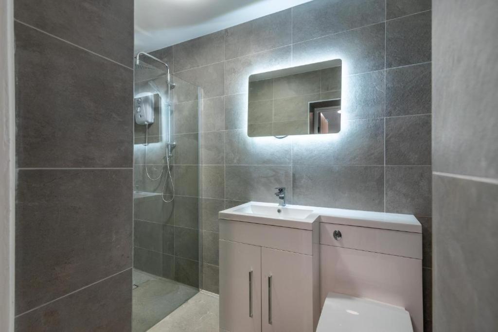 Luxurious Apartments - In Кардифф Экстерьер фото