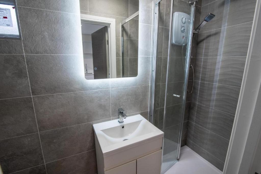 Luxurious Apartments - In Кардифф Экстерьер фото