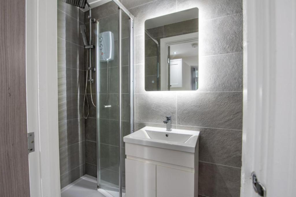 Luxurious Apartments - In Кардифф Экстерьер фото