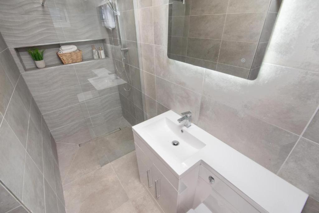 Luxurious Apartments - In Кардифф Экстерьер фото