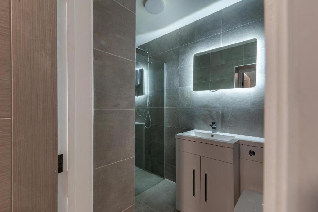 Luxurious Apartments - In Кардифф Экстерьер фото